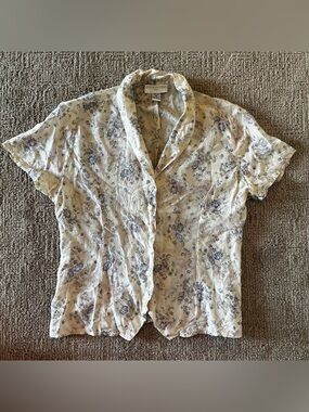 Vintage Petite Sophisticate Silk Floral Button front Blouse in Cream & Lavender